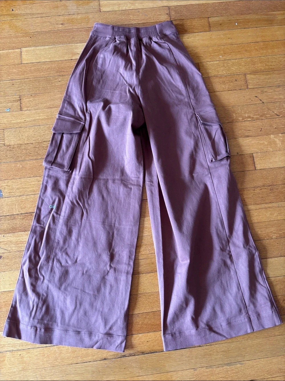 Alo High-Waist Wide Leg Cargo Pants - Dusty Mauve